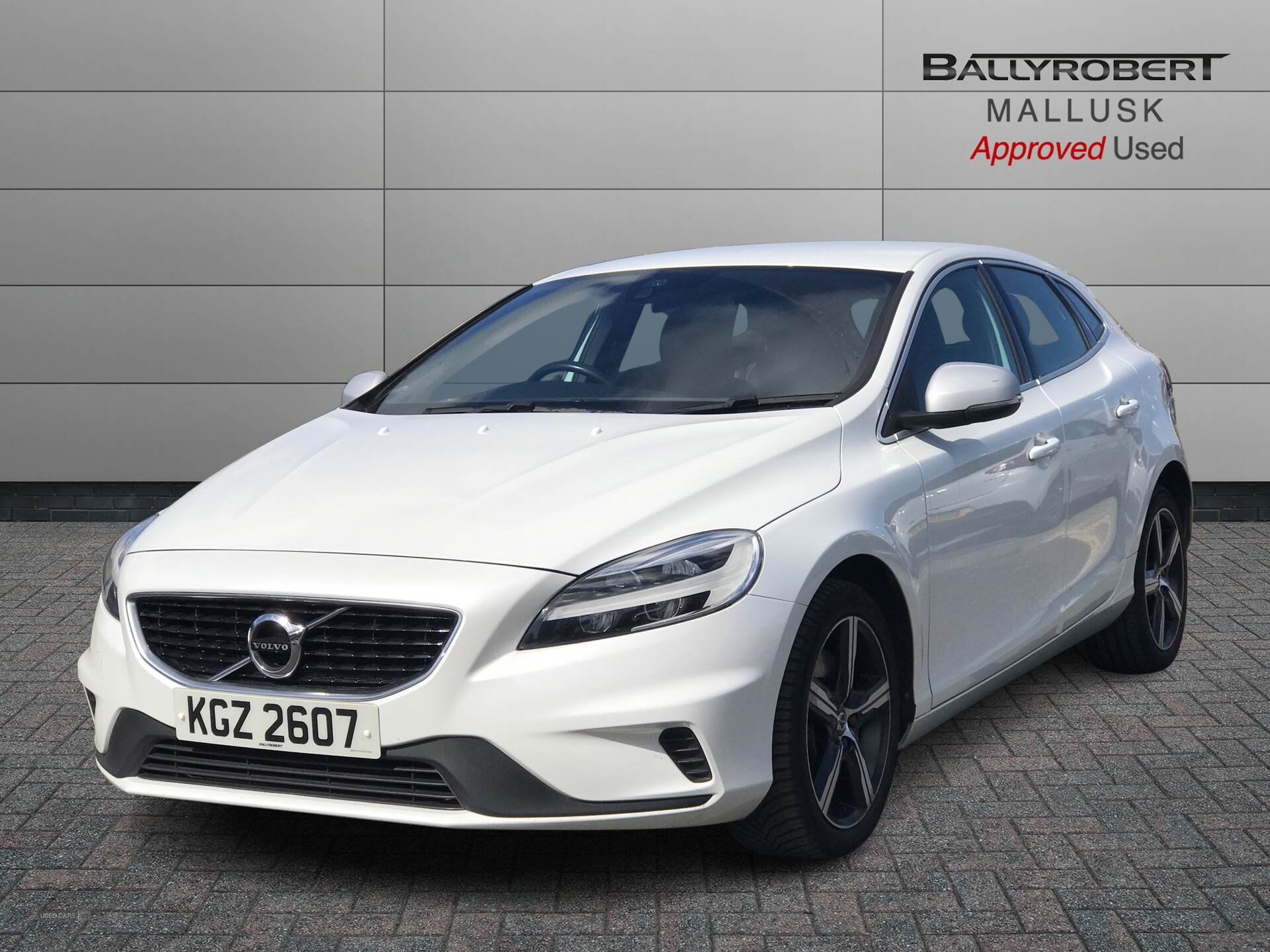 Sep 2018 Volvo V40 T2 [122] R DESIGN Nav Plus 5dr Geartronic