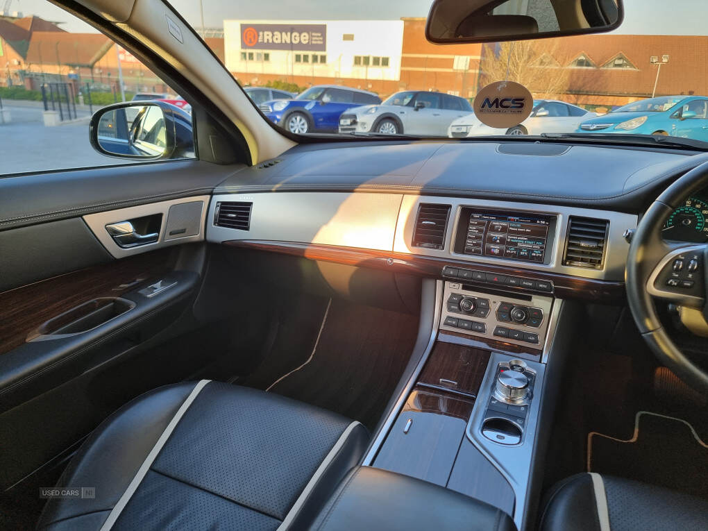 May 2015 Jaguar XF 2.2d [200] Portfolio 4dr Auto