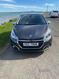 Peugeot 208 1.2 PureTech 82 Signature 5dr [Start Stop] in Down