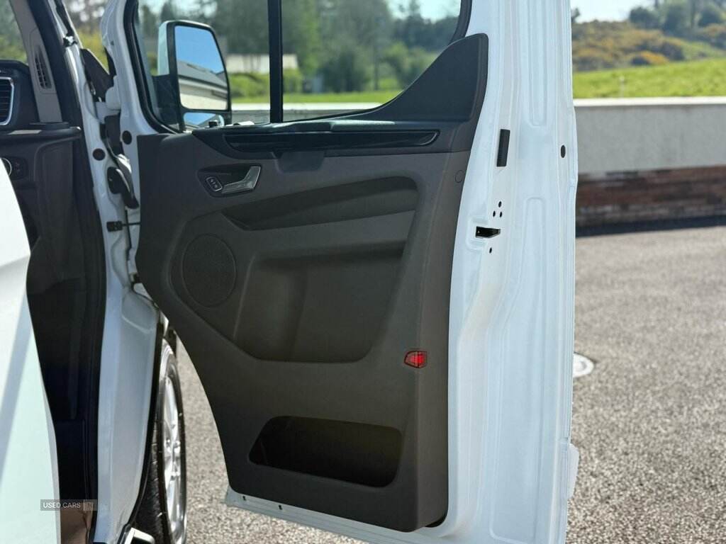 Jun 2022 Ford Transit Custom 2.0 EcoBlue 130ps Low Roof Limited Van