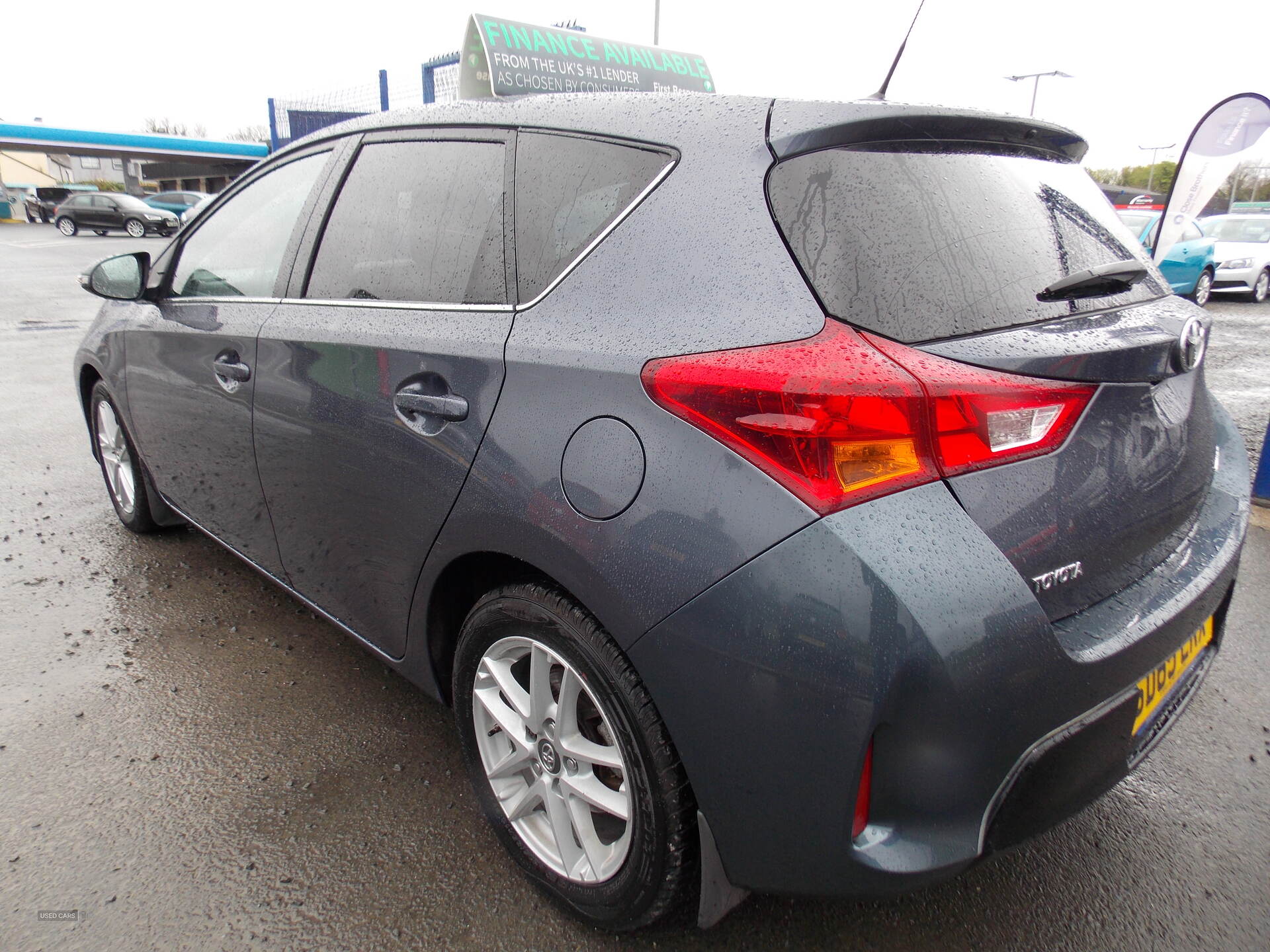 Sep 2015 Toyota Auris 1.33 Dual VVTi Icon+ 5dr