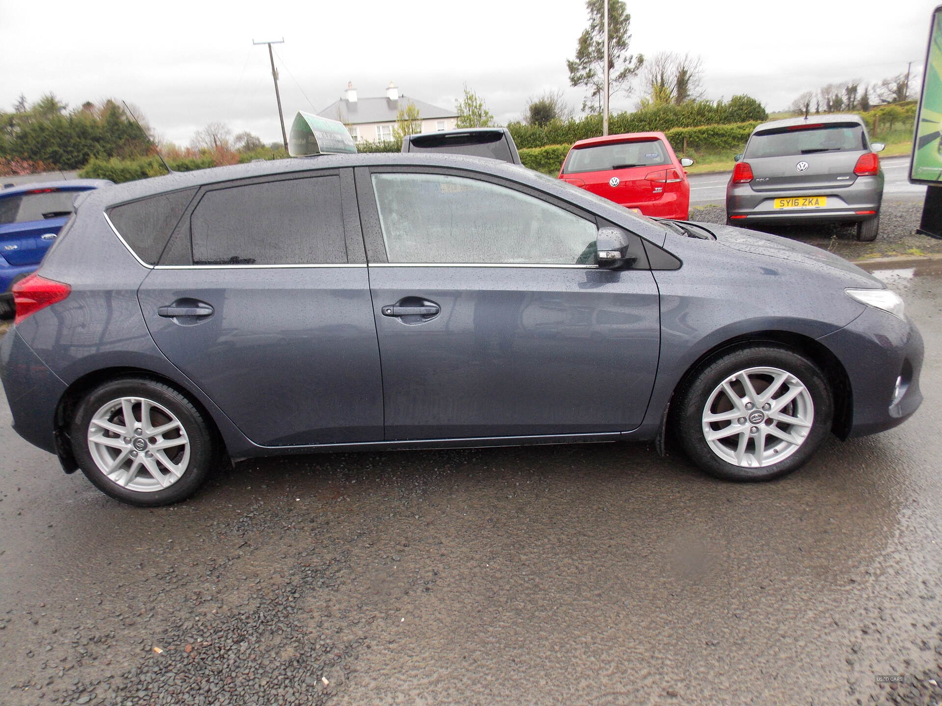 Sep 2015 Toyota Auris 1.33 Dual VVTi Icon+ 5dr