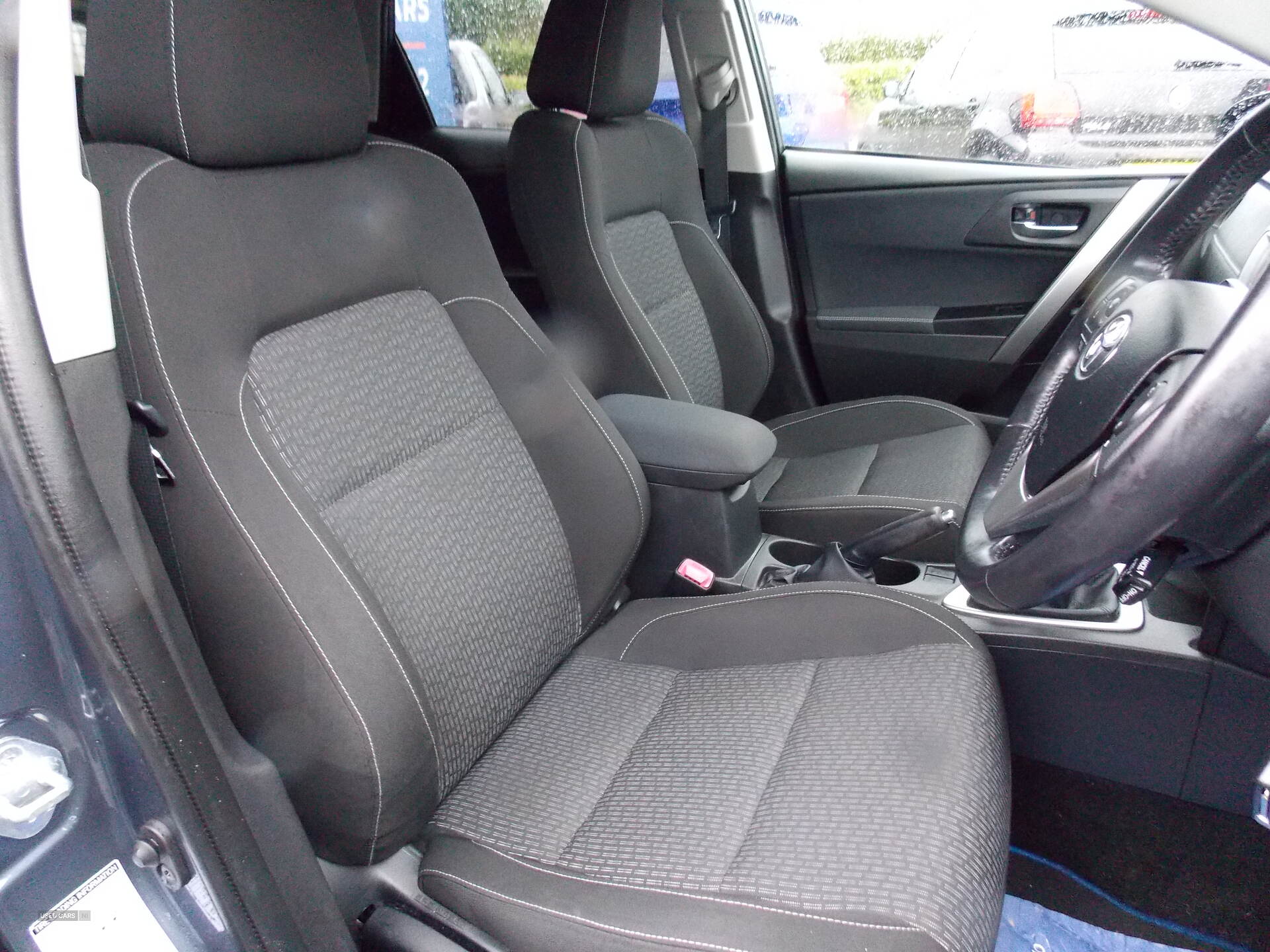 Sep 2015 Toyota Auris 1.33 Dual VVTi Icon+ 5dr