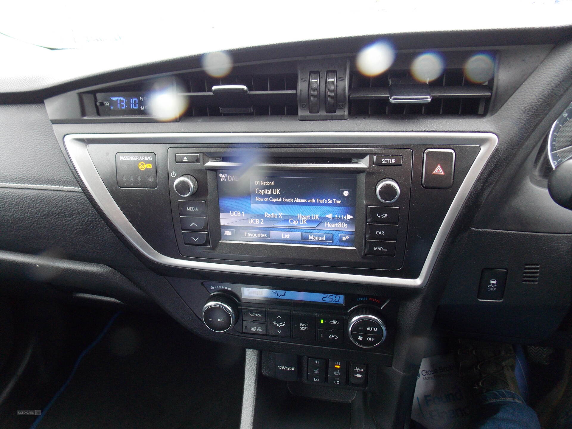 Sep 2015 Toyota Auris 1.33 Dual VVTi Icon+ 5dr