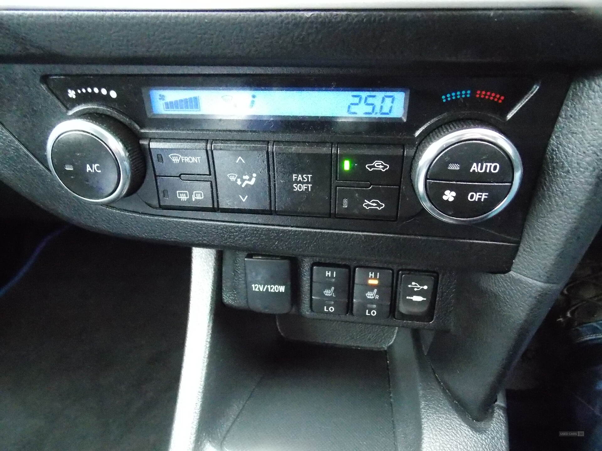 Sep 2015 Toyota Auris 1.33 Dual VVTi Icon+ 5dr