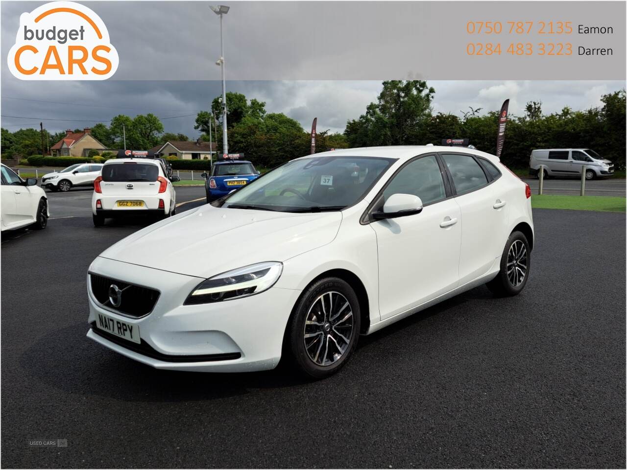 Volvo V40 HATCHBACK in Down