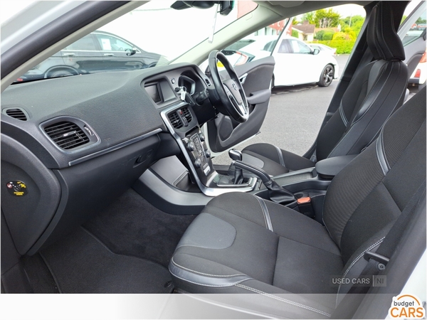 Volvo V40 HATCHBACK in Down