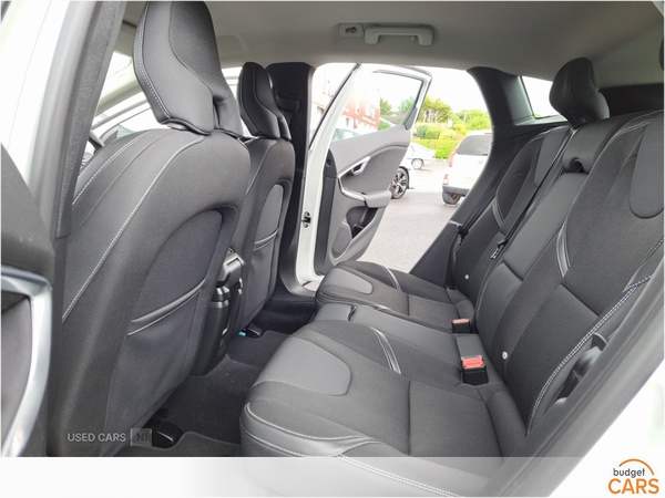 Volvo V40 HATCHBACK in Down