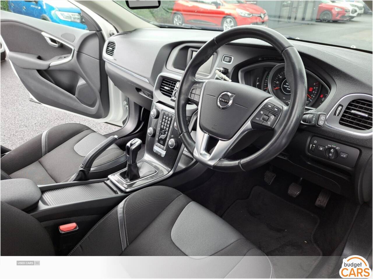 Volvo V40 HATCHBACK in Down