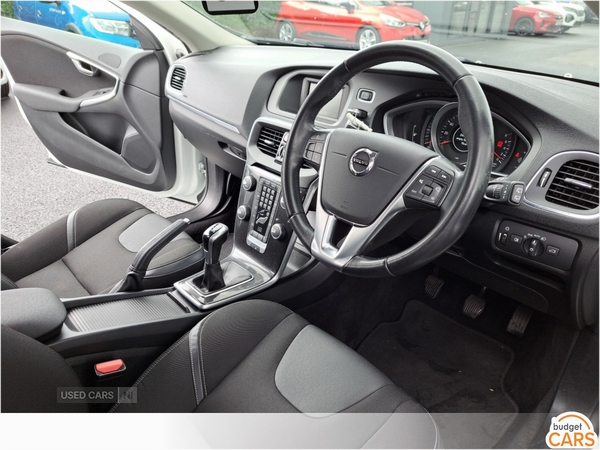 Volvo V40 HATCHBACK in Down