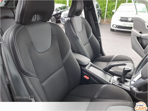 Volvo V40 HATCHBACK in Down