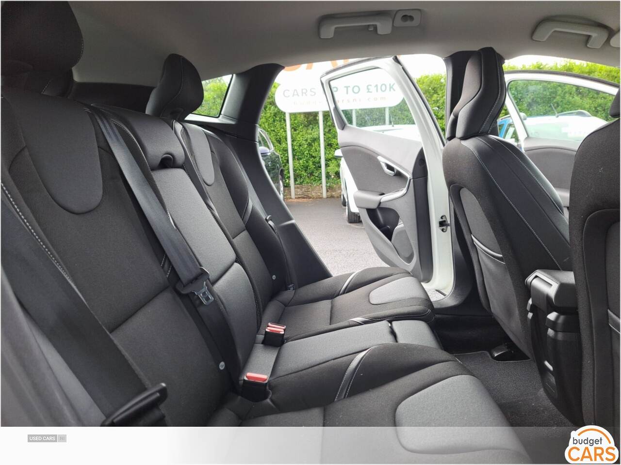 Volvo V40 HATCHBACK in Down