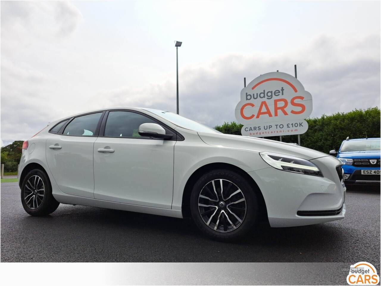 Volvo V40 HATCHBACK in Down