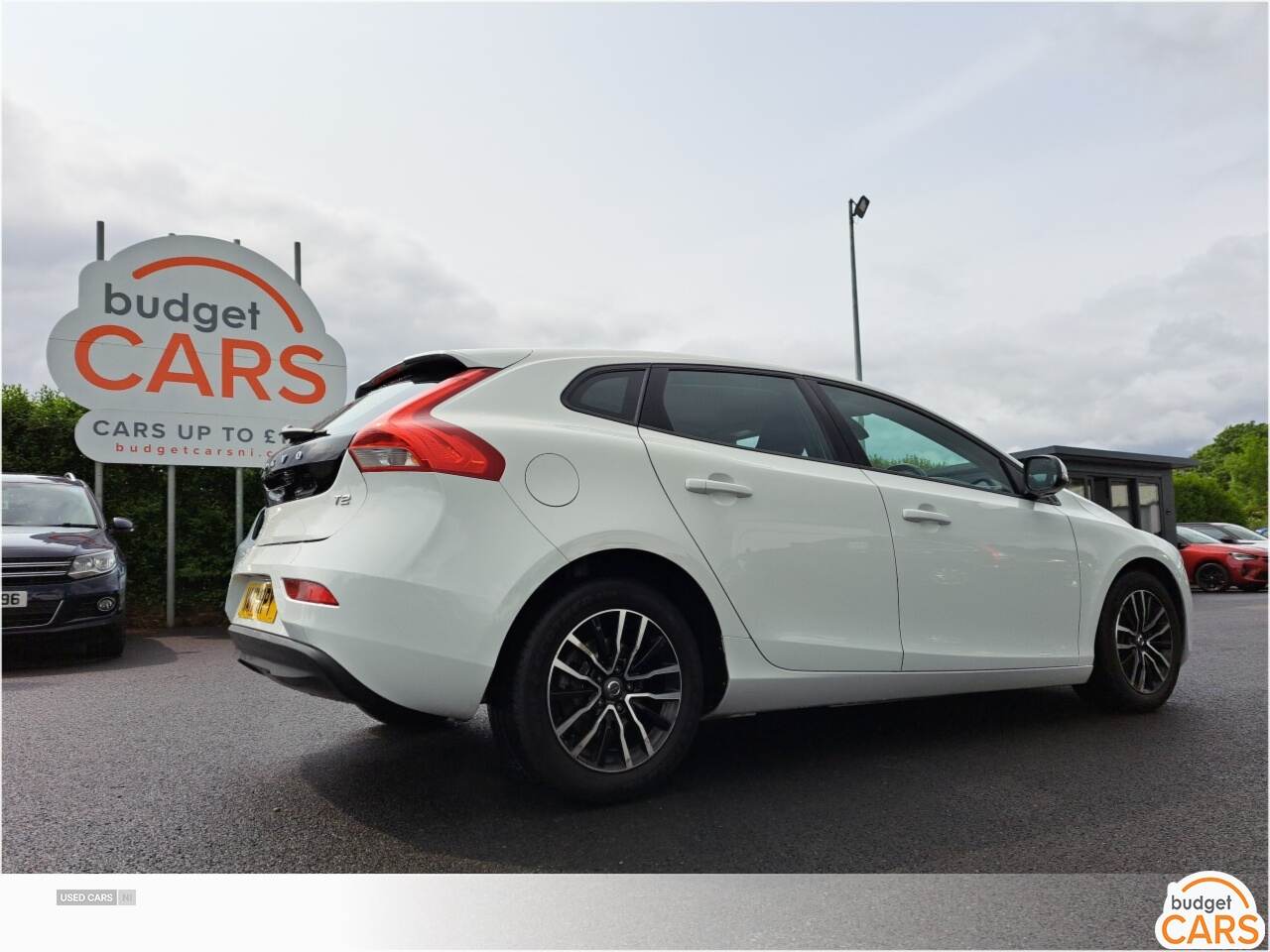 Volvo V40 HATCHBACK in Down