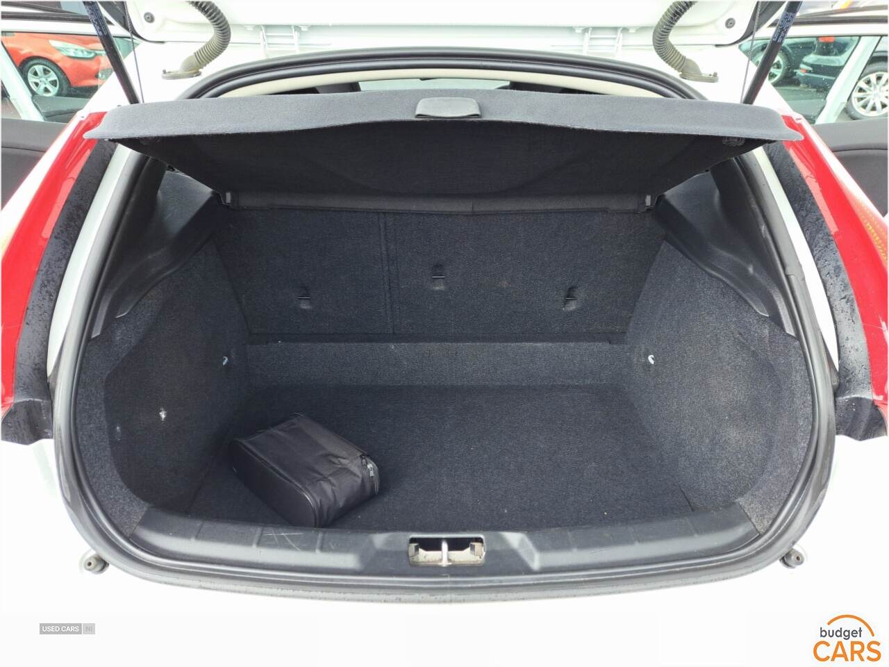 Volvo V40 HATCHBACK in Down