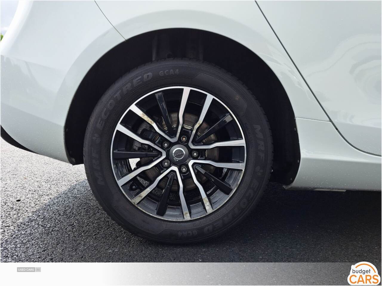 Volvo V40 HATCHBACK in Down
