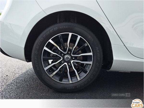 Volvo V40 HATCHBACK in Down
