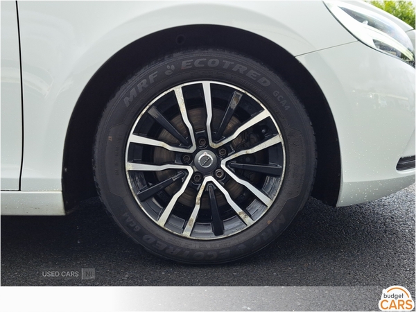 Volvo V40 HATCHBACK in Down