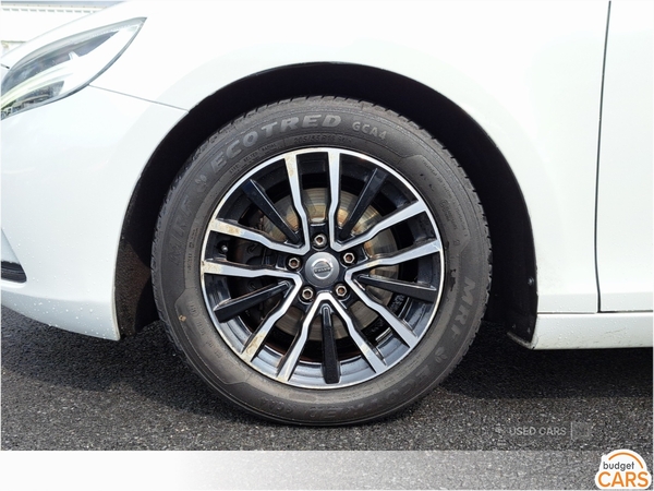 Volvo V40 HATCHBACK in Down