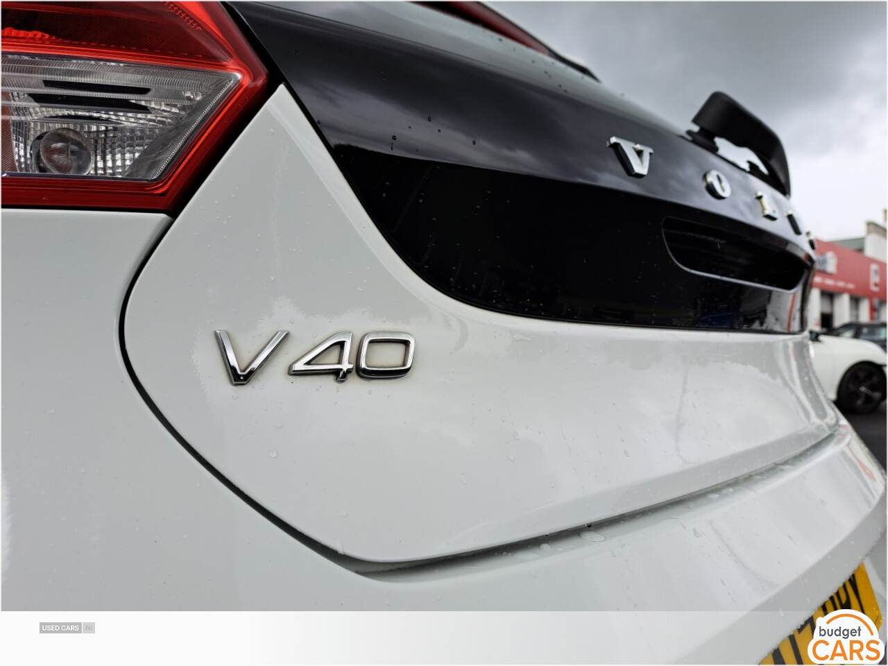 Volvo V40 HATCHBACK in Down