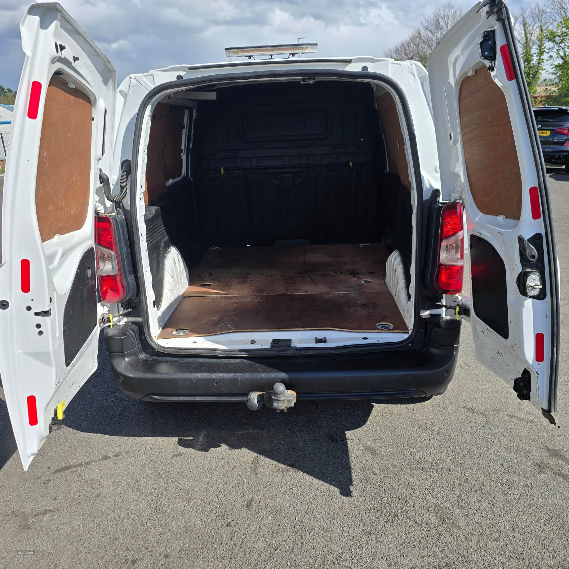 Oct 2019 Peugeot Partner 1000 1.5 BlueHDi 100 Professional Van