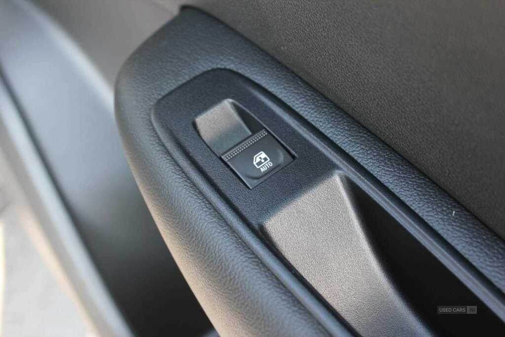Jun 2022 Renault Arkana 1.6 E-TECH Hybrid 145 Iconic 5dr Auto