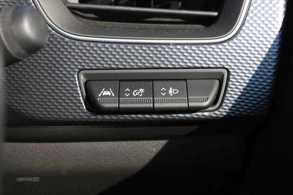 Jun 2022 Renault Arkana 1.6 E-TECH Hybrid 145 Iconic 5dr Auto