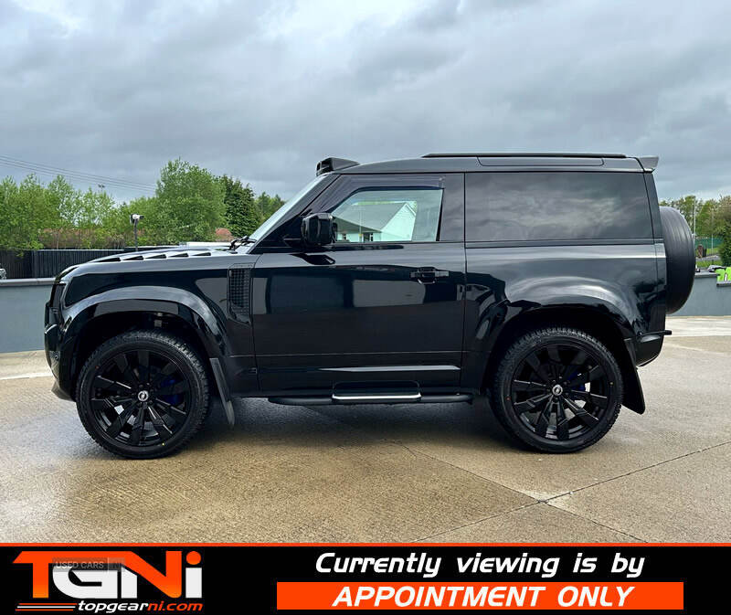 Nov 2022 Land Rover Defender 3.0 D250 X-Dynamic SE 90 3dr Auto