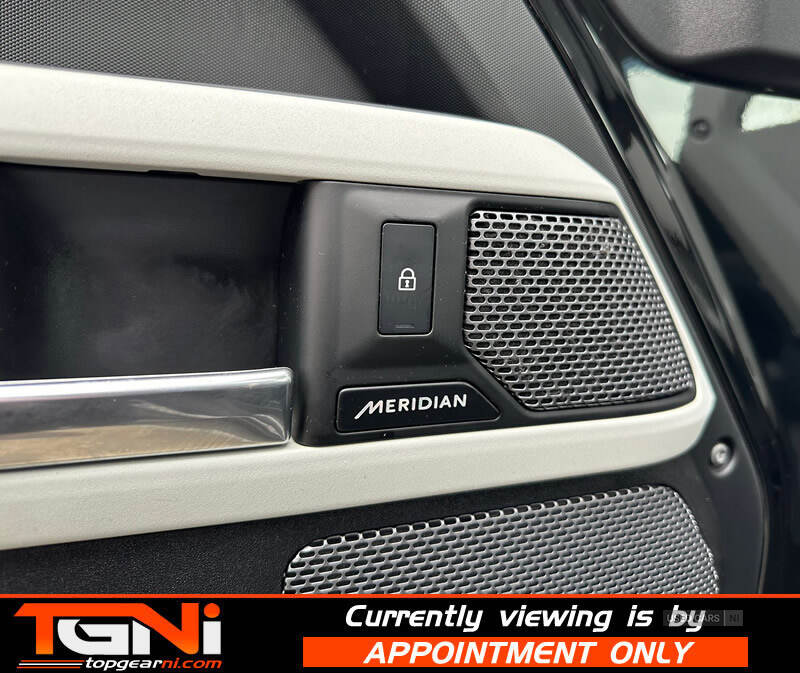 Nov 2022 Land Rover Defender 3.0 D250 X-Dynamic SE 90 3dr Auto