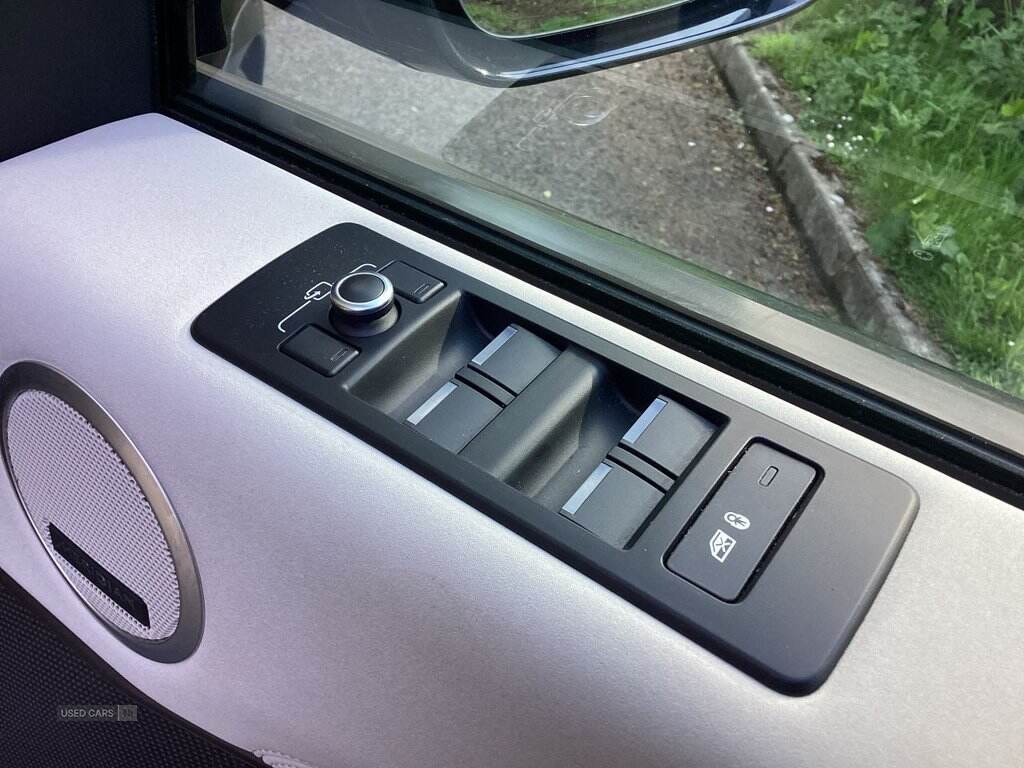 Jul 2017 Land Rover Discovery 2.0 SD4 HSE 5dr Auto
