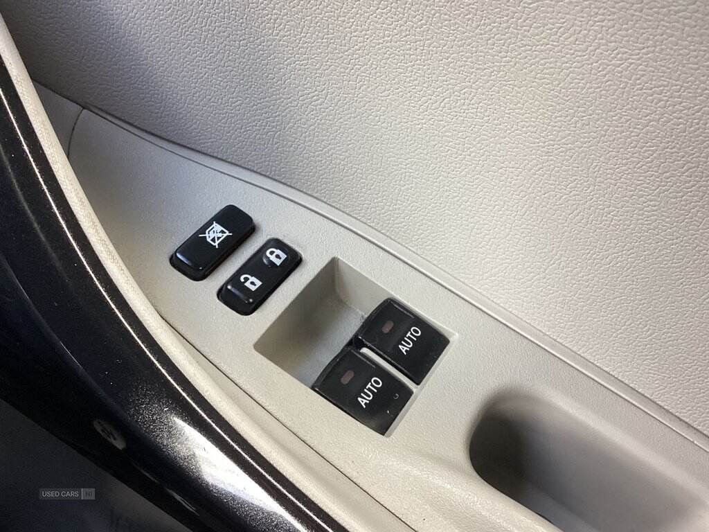 Sep 2012 Toyota iQ 1.33 Dual VVT-i 3 3dr [Non Start Stop]