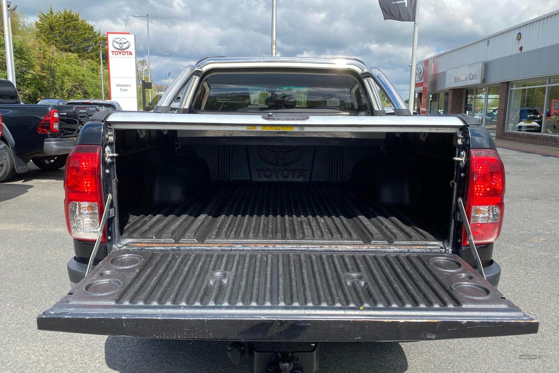 Apr 2019 Toyota Hilux Invincible D/Cab Pick Up 2.4 D-4D