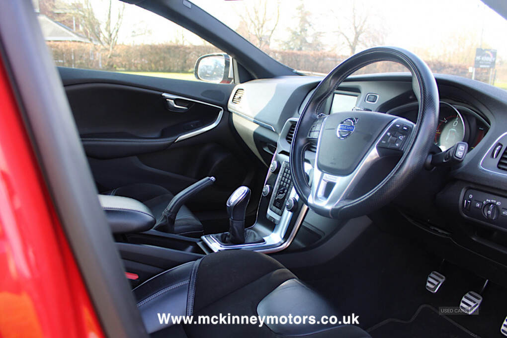 Jun 2014 Volvo V40 D2 R DESIGN 5dr