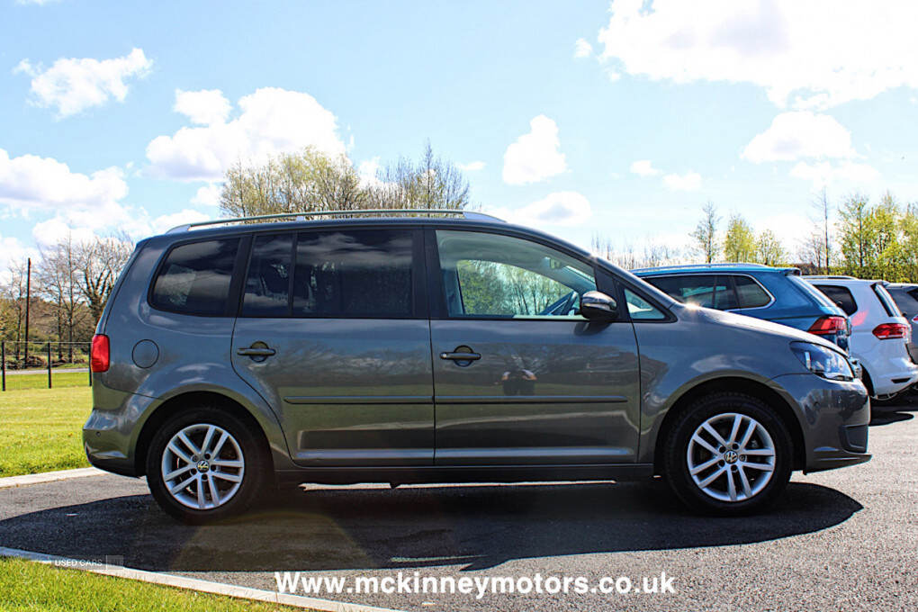 Aug 2015 Volkswagen Touran 1.6 TDI 105 BlueMotion Tech SE 5dr