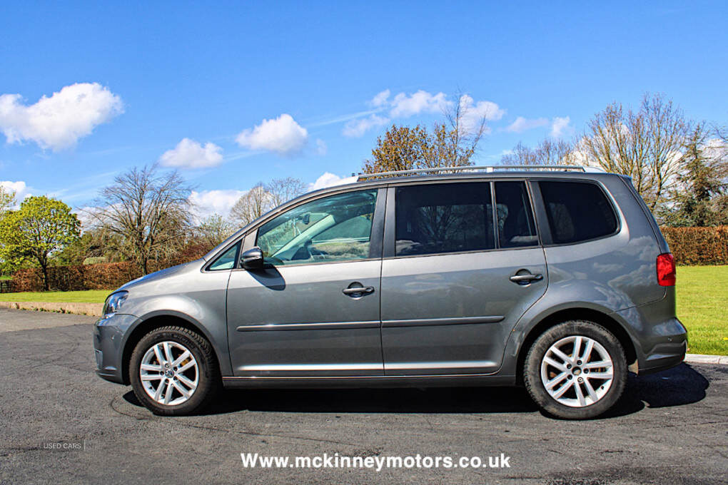 Aug 2015 Volkswagen Touran 1.6 TDI 105 BlueMotion Tech SE 5dr