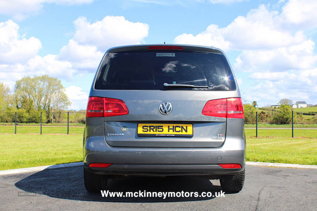 Aug 2015 Volkswagen Touran 1.6 TDI 105 BlueMotion Tech SE 5dr
