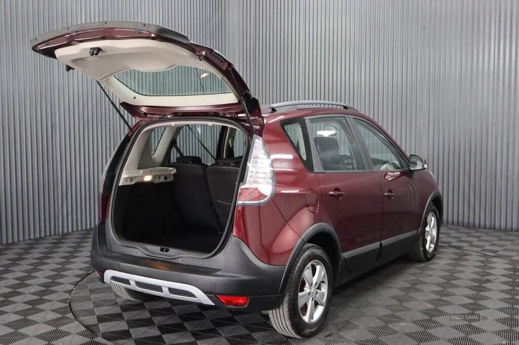 Sep 2013 Renault Scenic XMOD 1.6 VVT Dynamique TomTom 5dr