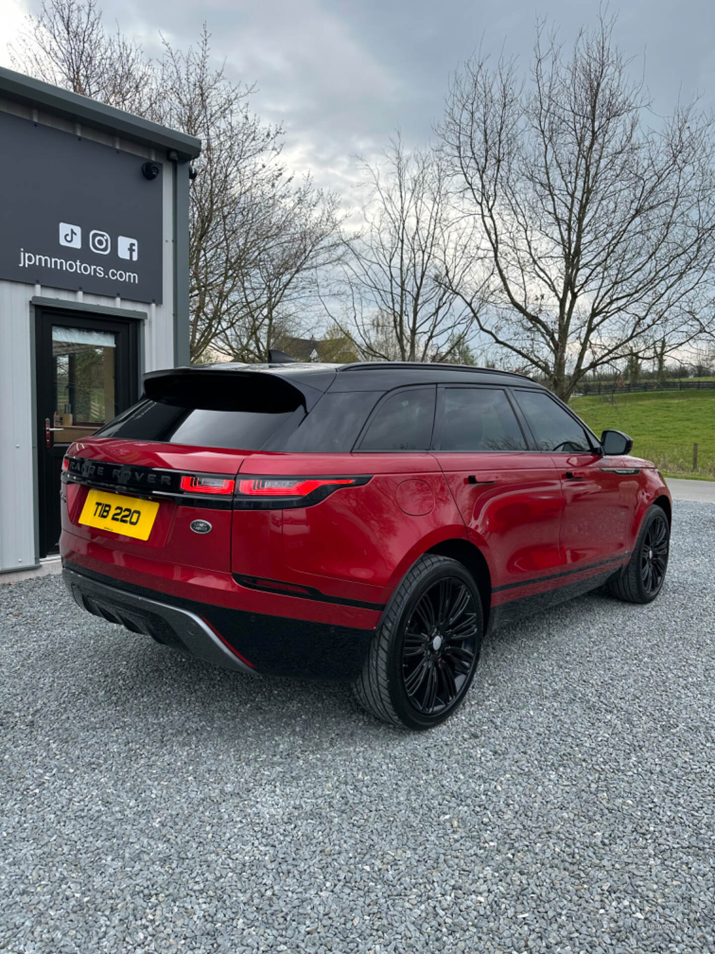 Jan 2018 Land Rover Range Rover Velar 2.0 D240 R-Dynamic SE 5dr Auto