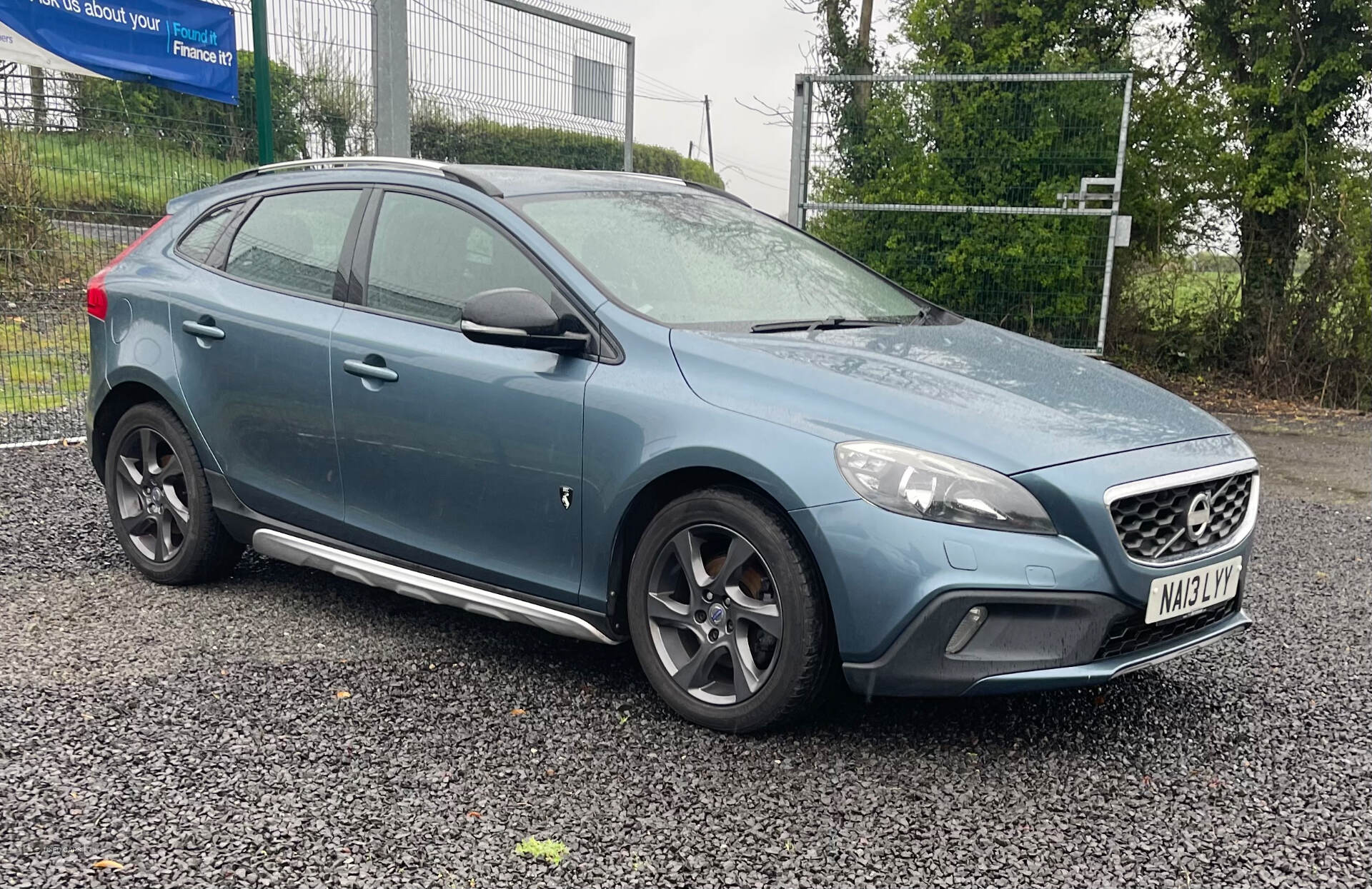 May 2013 Volvo V40 D2 Cross Country SE 5dr