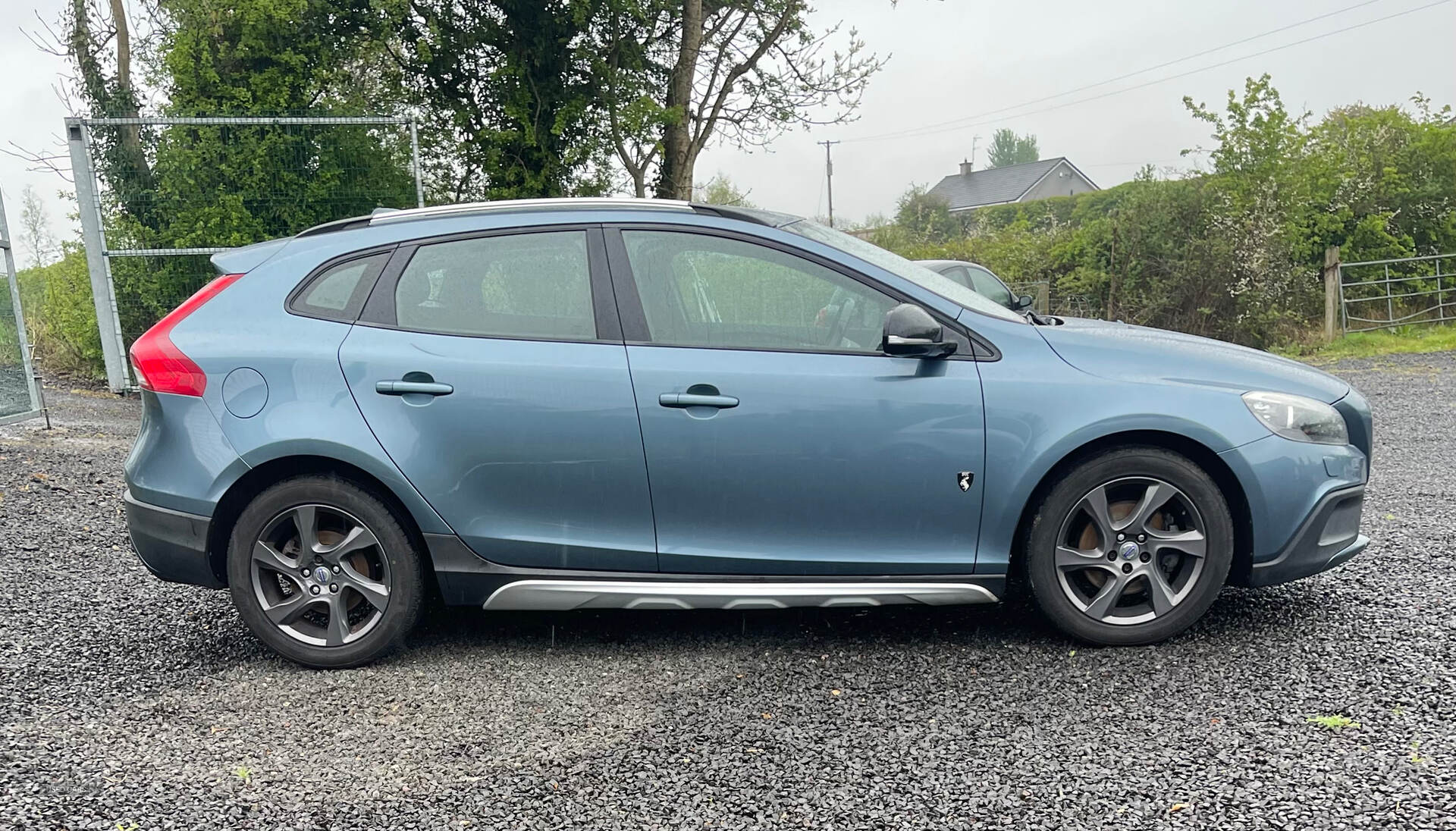 May 2013 Volvo V40 D2 Cross Country SE 5dr