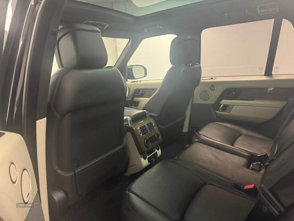 Oct 2018 Land Rover Range Rover 4.4 SDV8 Vogue SE 4dr Auto