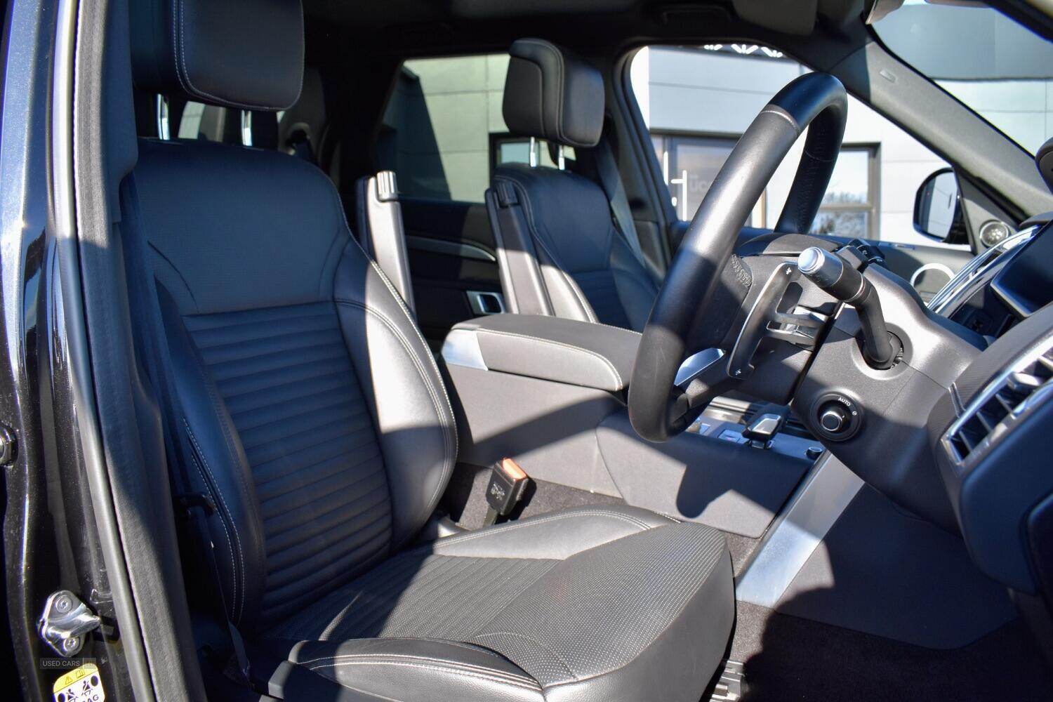 Mar 2021 Land Rover Discovery 3.0 D300 R-Dynamic SE 5dr Auto
