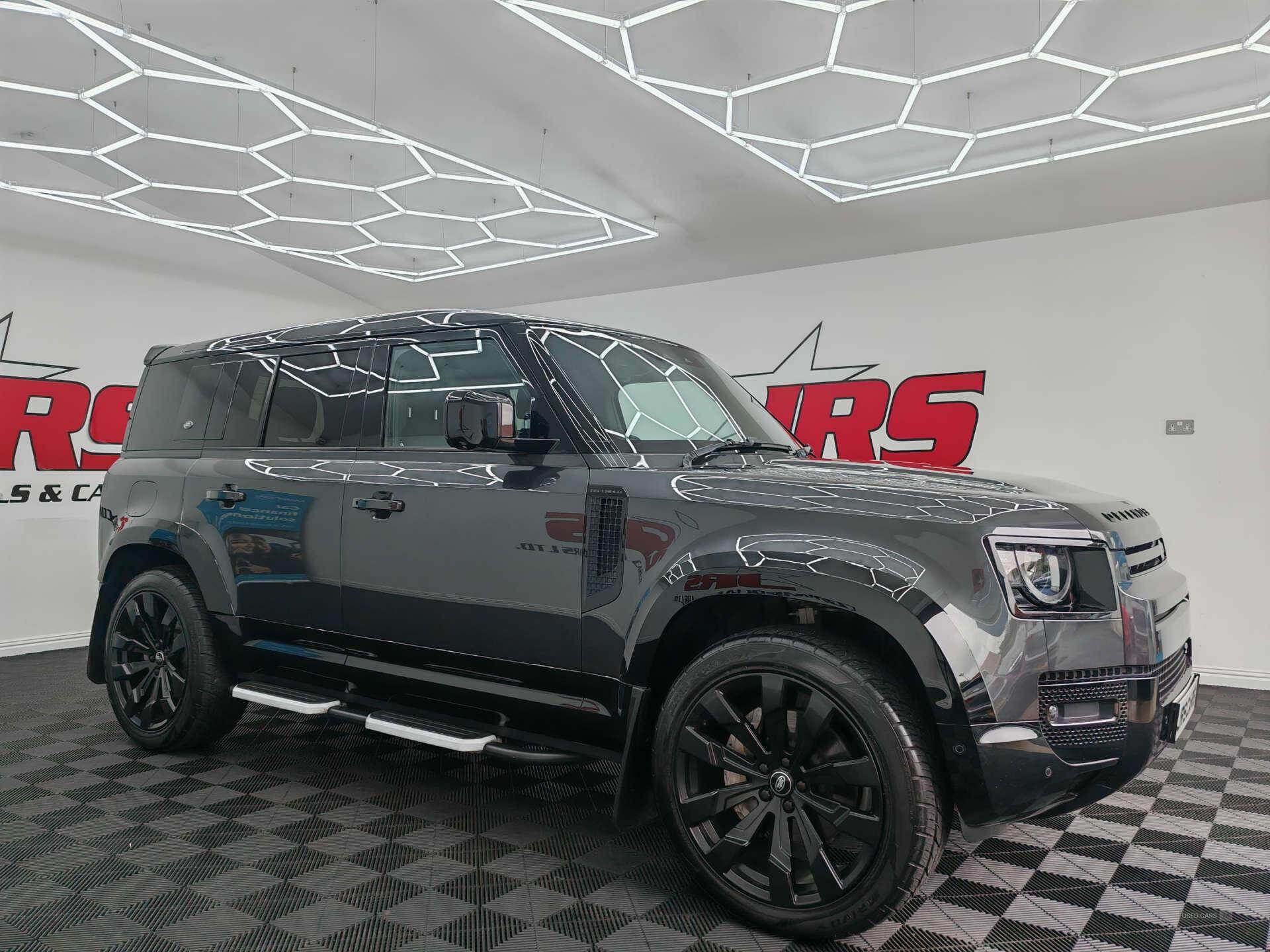 Oct 2022 Land Rover Defender 3.0 D300 X-Dynamic SE 110 5dr Auto [7 Seat]