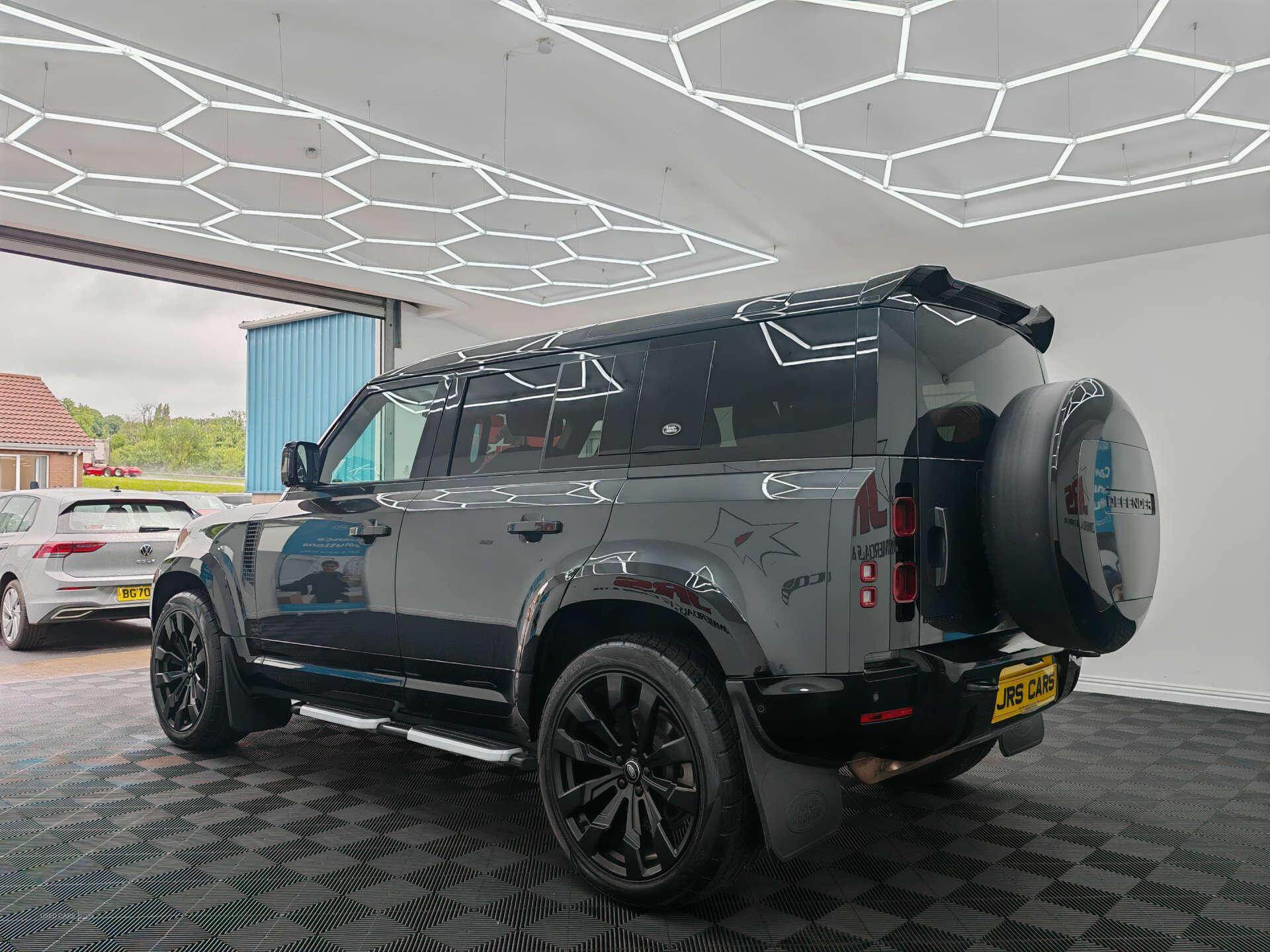Oct 2022 Land Rover Defender 3.0 D300 X-Dynamic SE 110 5dr Auto [7 Seat]