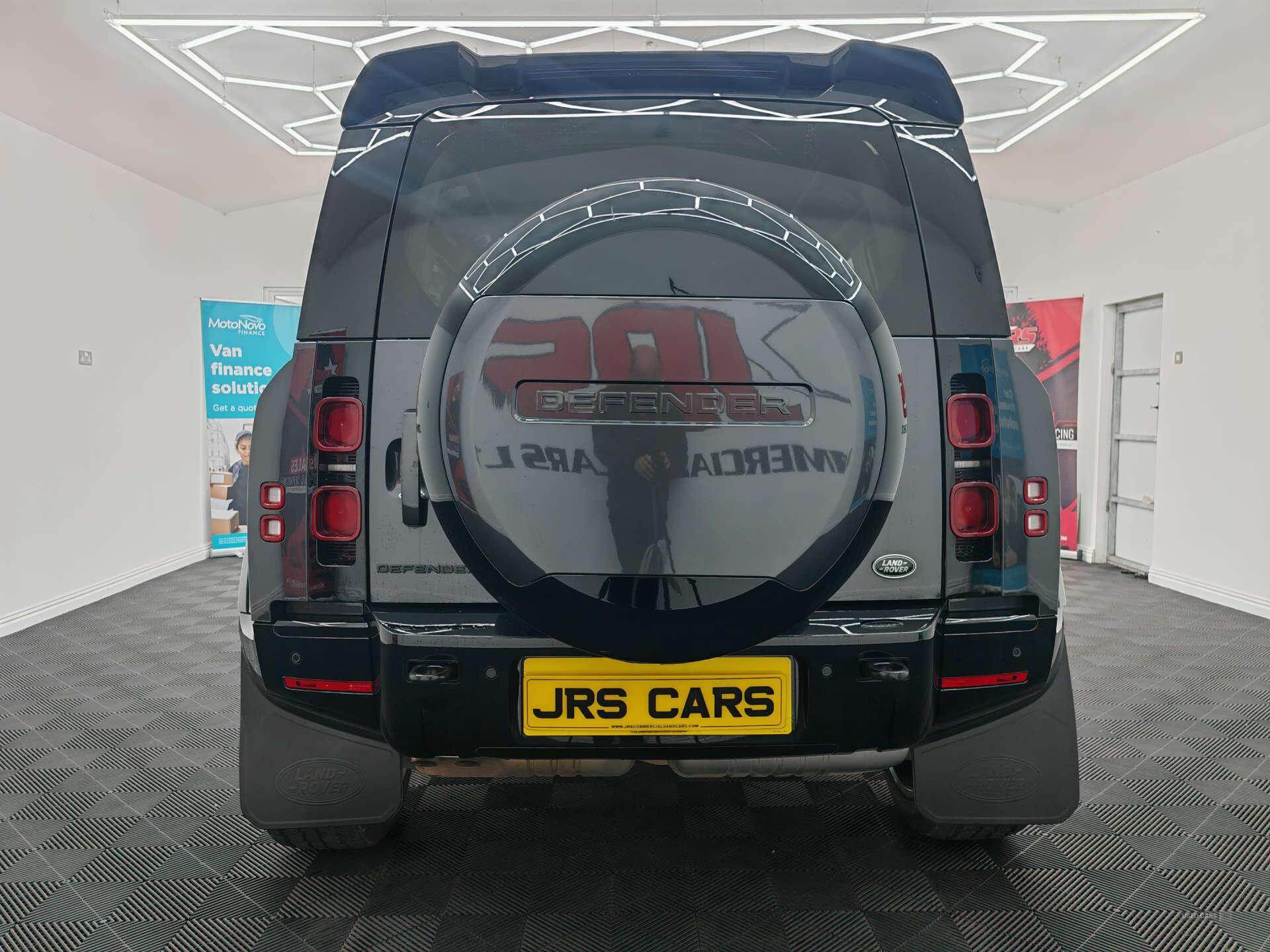 Oct 2022 Land Rover Defender 3.0 D300 X-Dynamic SE 110 5dr Auto [7 Seat]