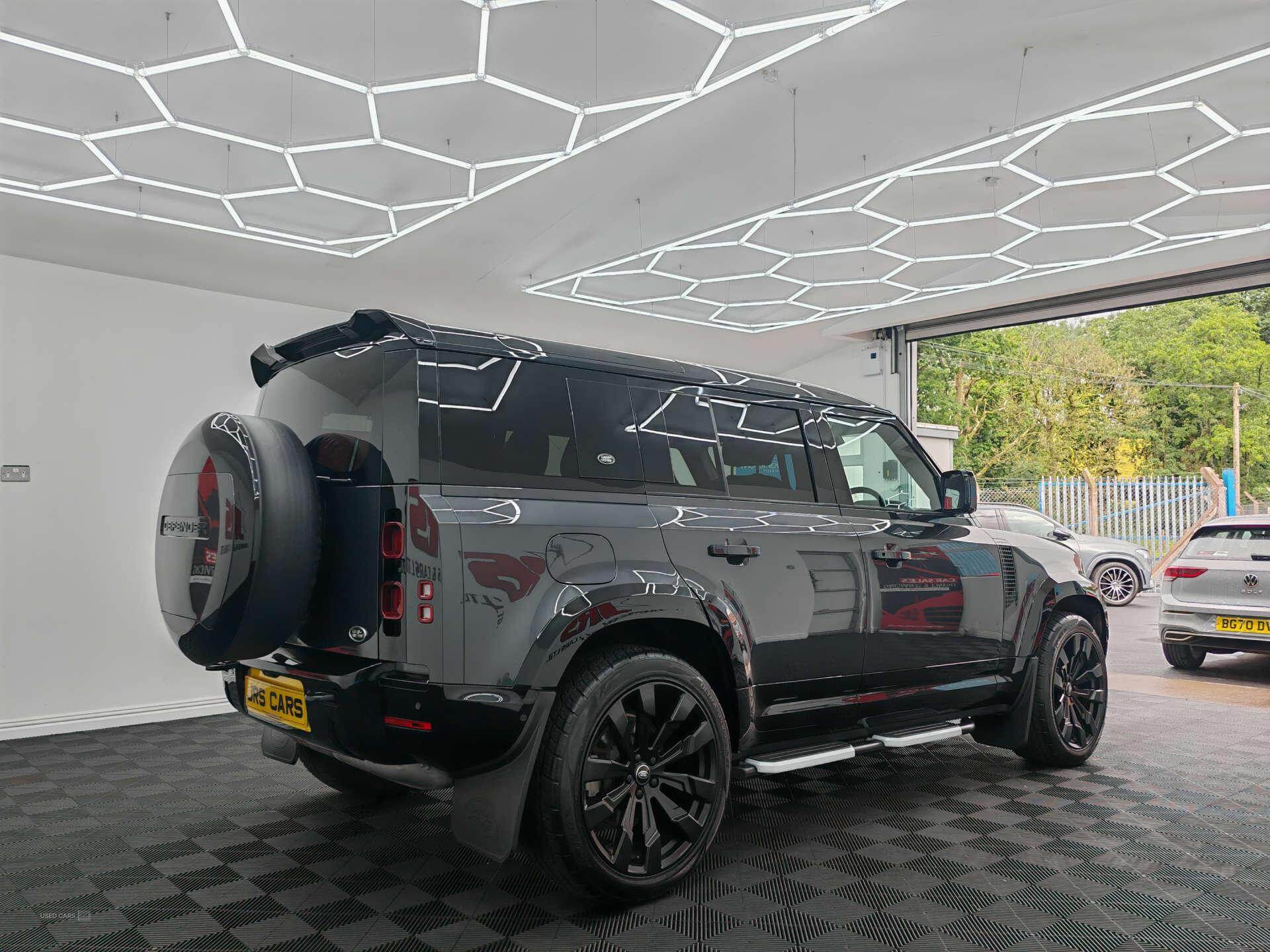 Oct 2022 Land Rover Defender 3.0 D300 X-Dynamic SE 110 5dr Auto [7 Seat]