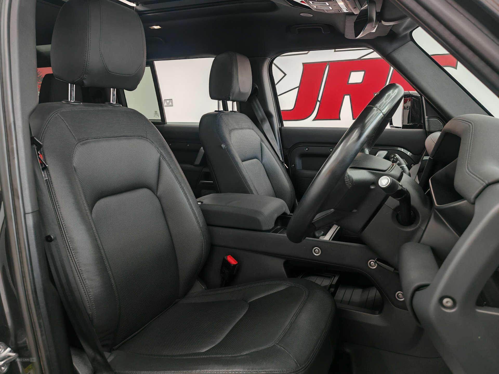 Oct 2022 Land Rover Defender 3.0 D300 X-Dynamic SE 110 5dr Auto [7 Seat]