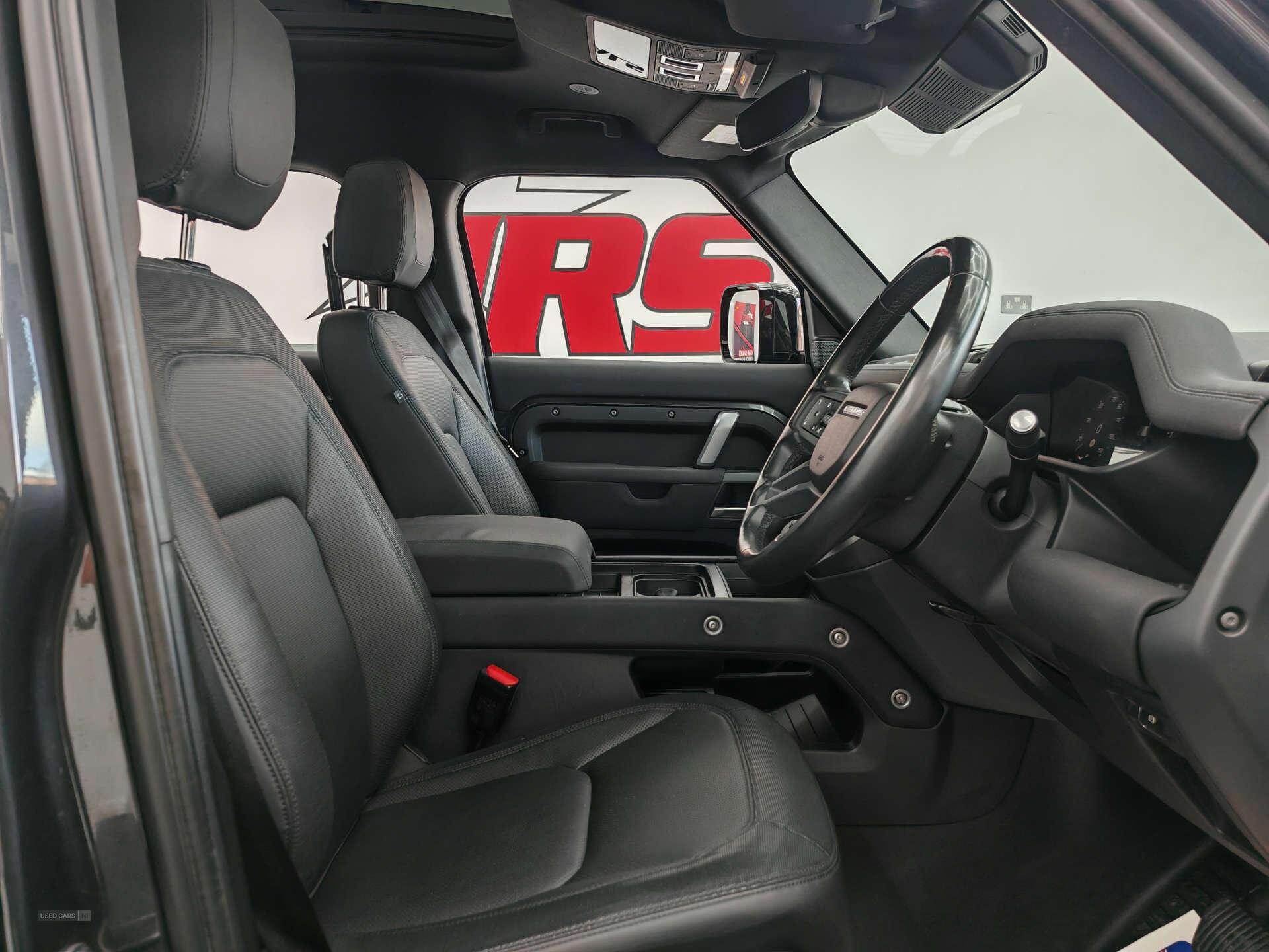 Oct 2022 Land Rover Defender 3.0 D300 X-Dynamic SE 110 5dr Auto [7 Seat]