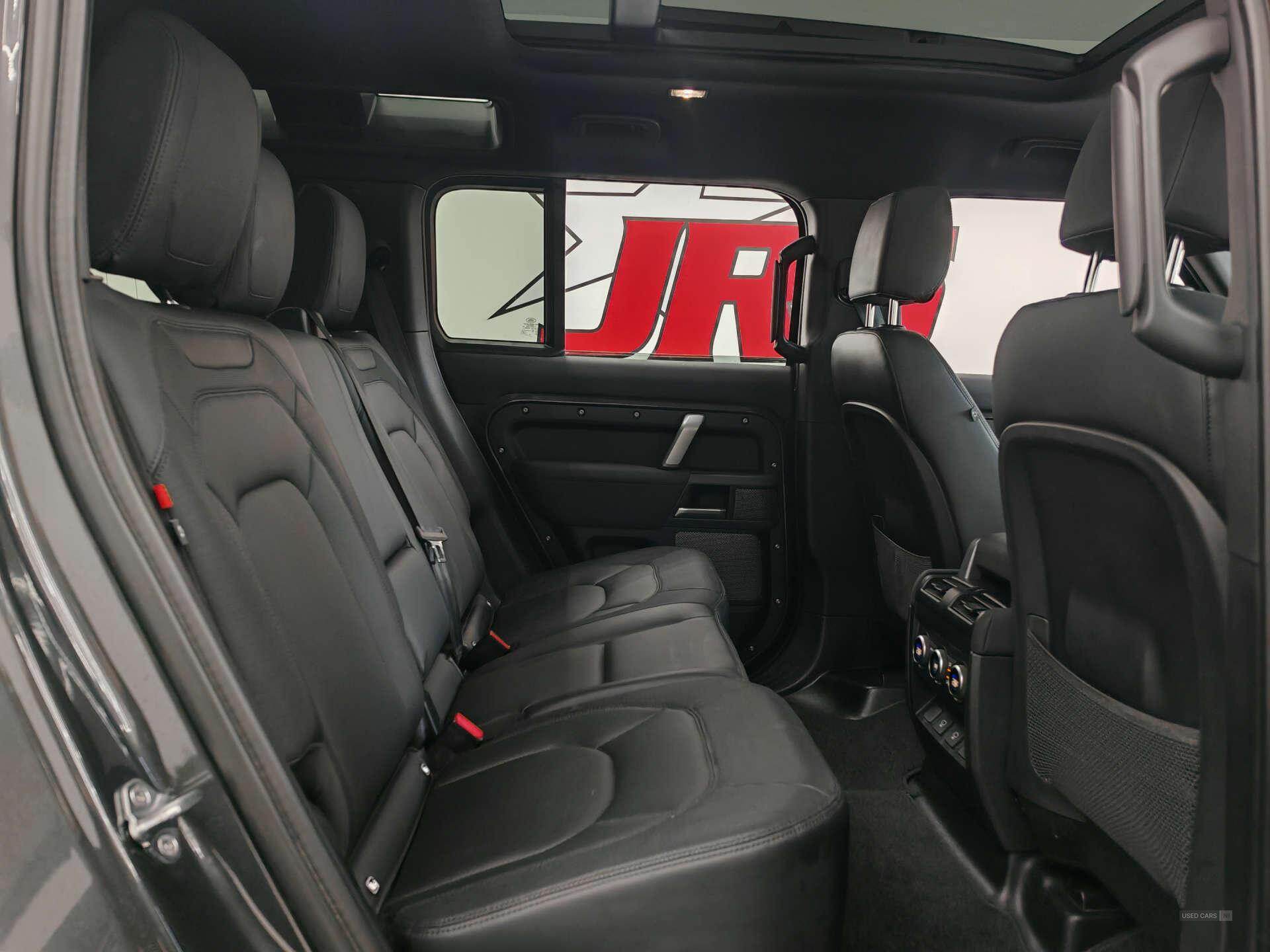 Oct 2022 Land Rover Defender 3.0 D300 X-Dynamic SE 110 5dr Auto [7 Seat]