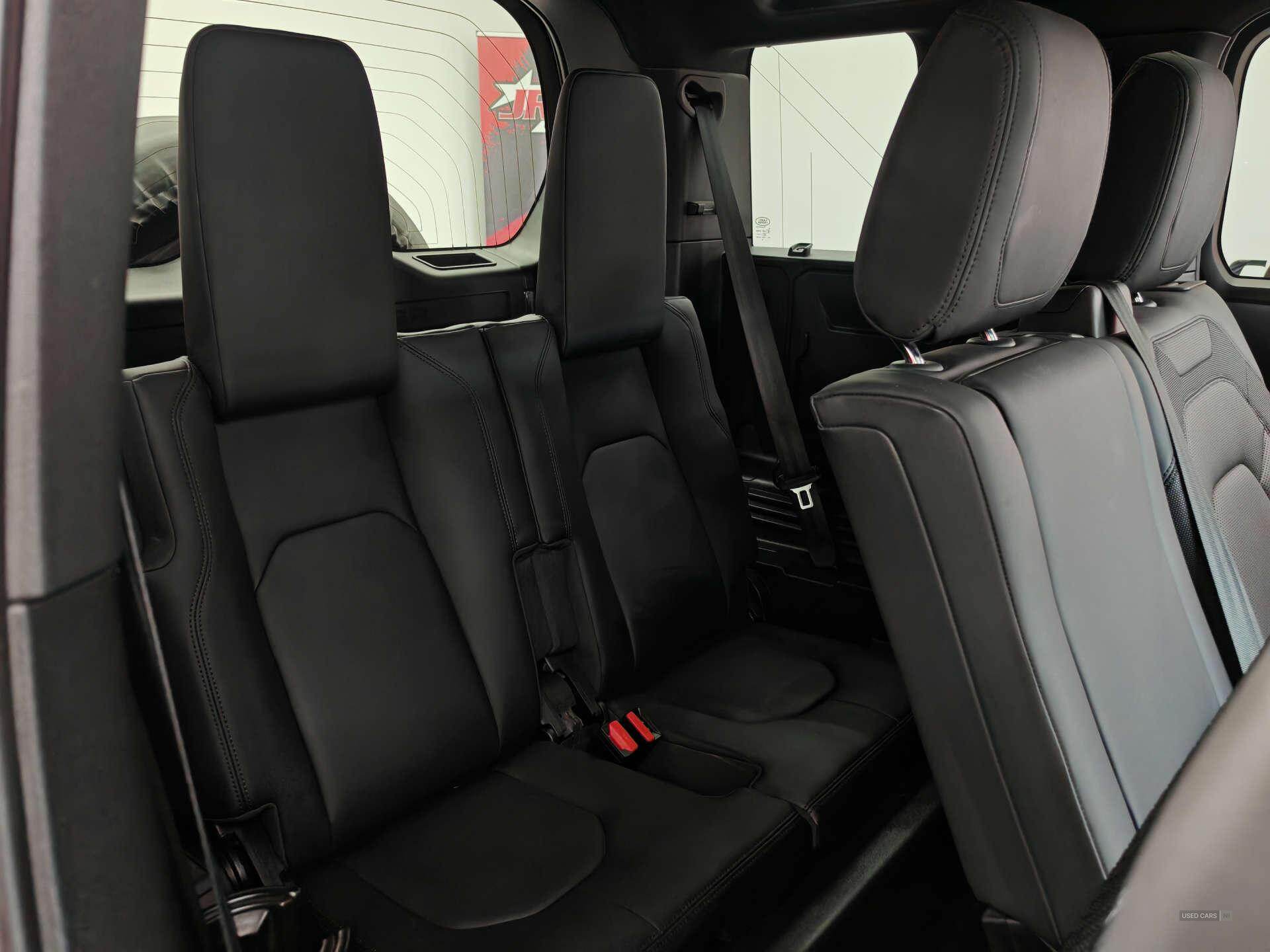 Oct 2022 Land Rover Defender 3.0 D300 X-Dynamic SE 110 5dr Auto [7 Seat]
